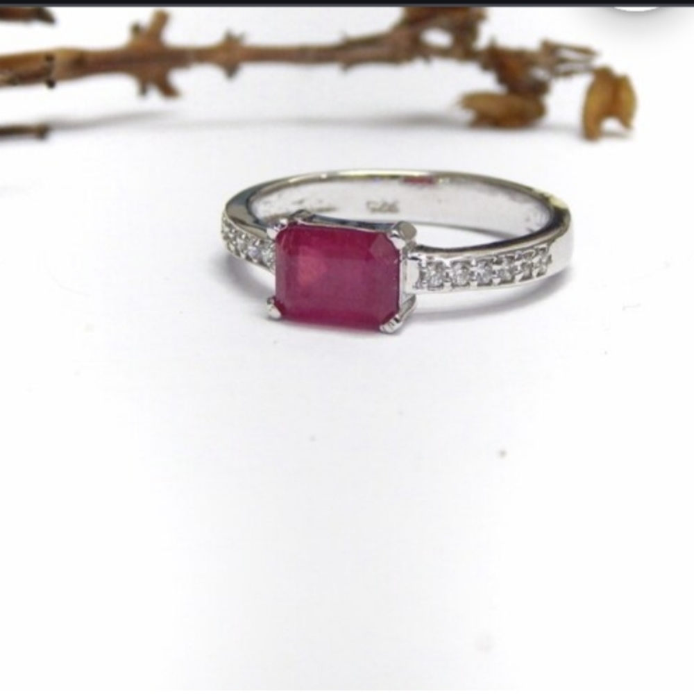 Pink Burma ruby ring